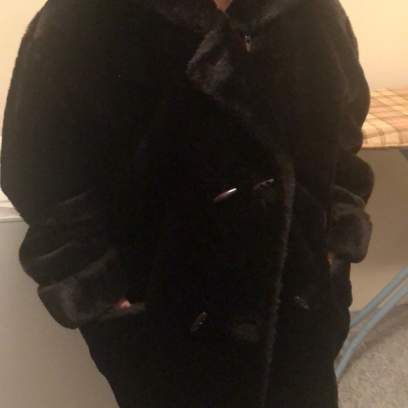 Faux fur coat for woman - Picture 1 of 4